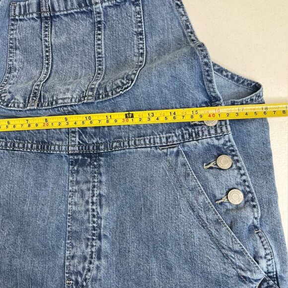 Gap Blue Denim Overall Shorts Shortalls Light Wash Cotton Women Medium Raw Hem - Picture 10 of 13